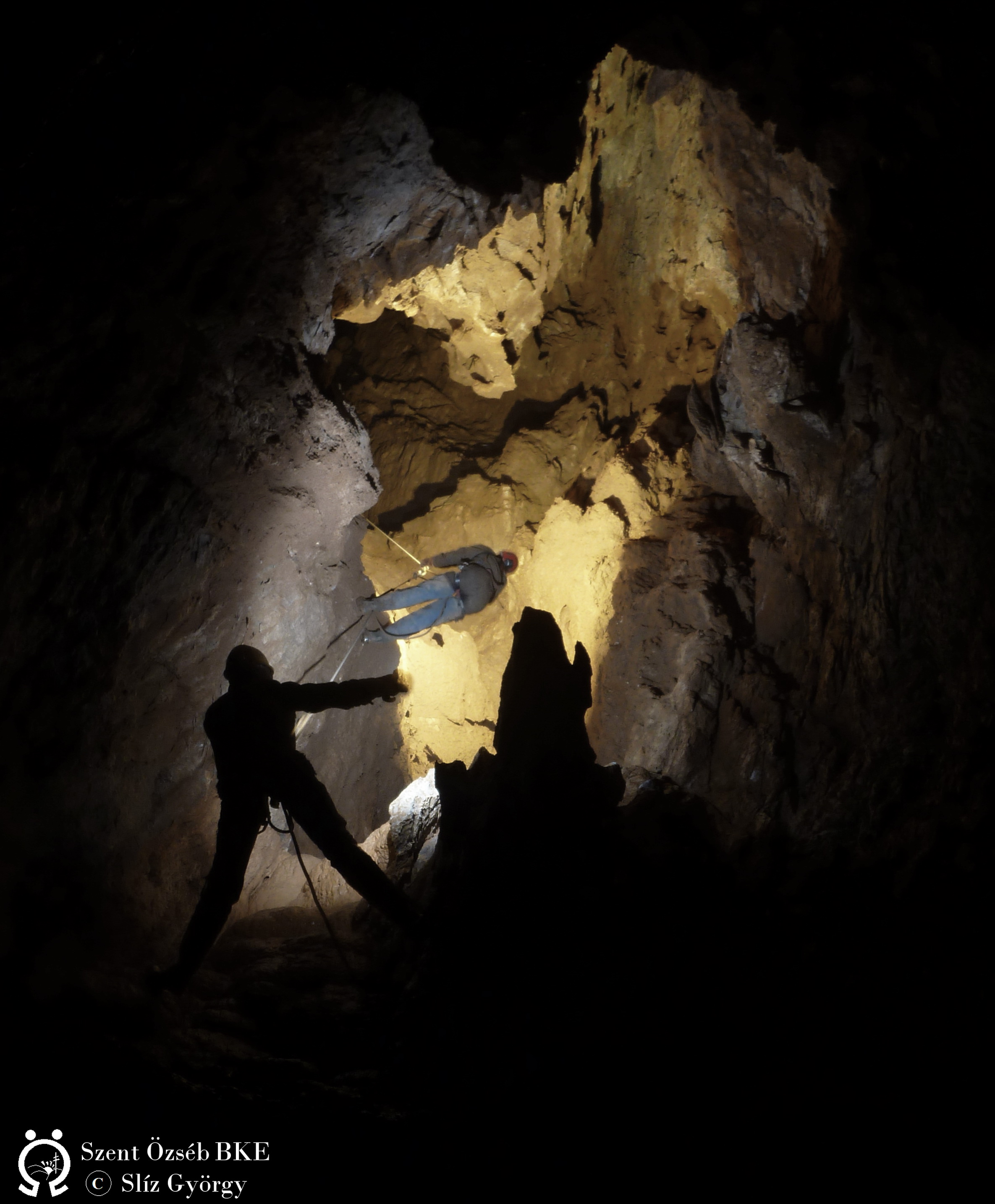 Ereszkedes a Banyasz-barlangban -200m korul vizjellel